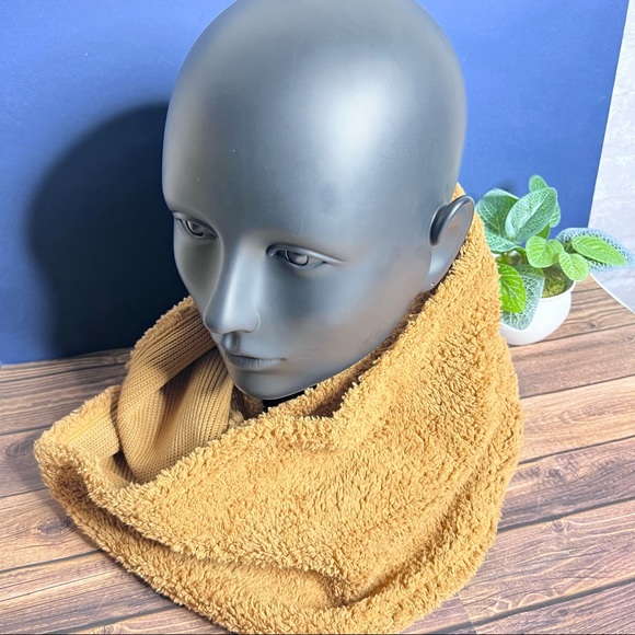 Lululemon Customizable Snap Scarf Skinny *Fleece NWT Bold Beige - Picture 3 of 11